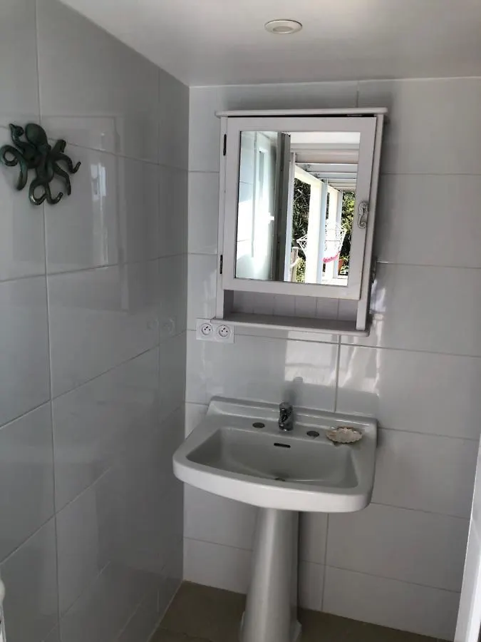 Appartement Les Oreades, studio le marin avec vue mer imprenable à Île du Levant