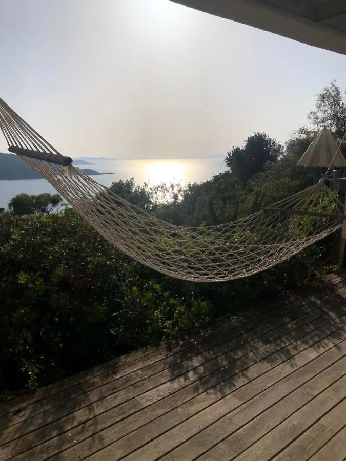 Appartement Les Oreades, studio le marin avec vue mer imprenable à Île du Levant