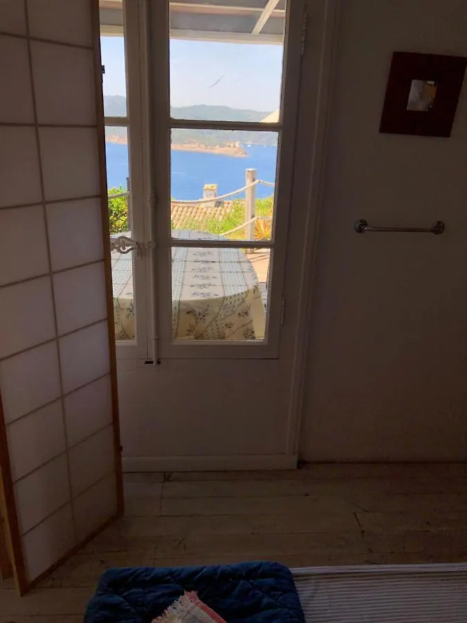 Appartement Les Oreades, studio le marin avec vue mer imprenable à Île du Levant