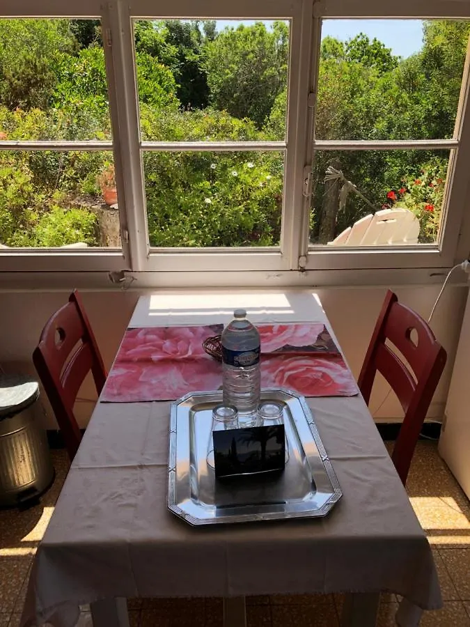 Appartement Les Oreades, studio le marin avec vue mer imprenable à Île du Levant