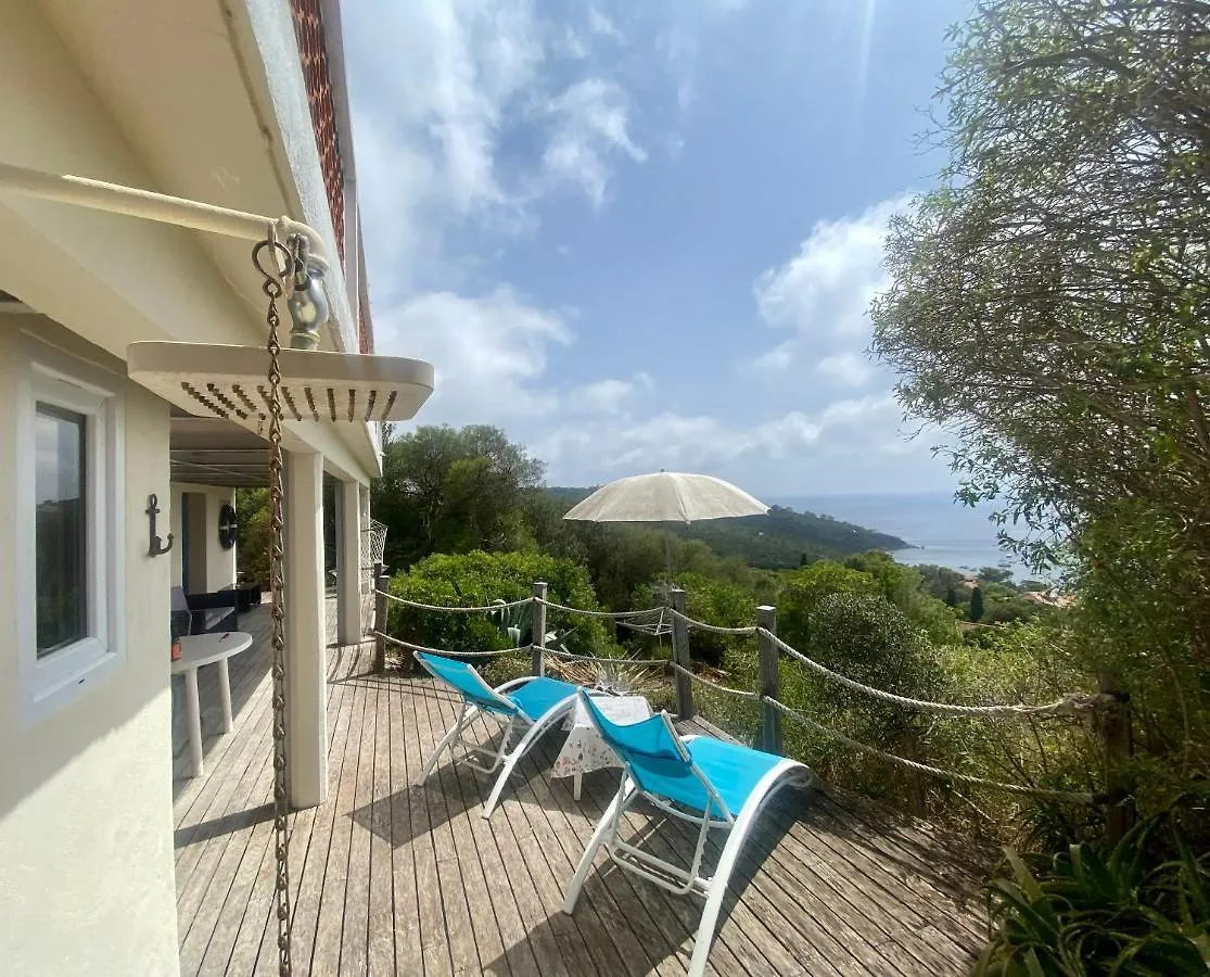 Appartement Les Oreades, studio le marin avec vue mer imprenable à Île du Levant