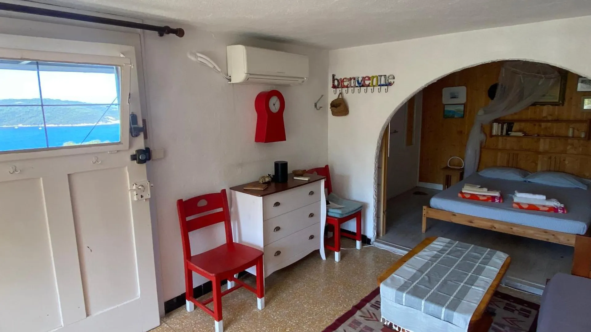 Appartement Les Oreades, studio le marin avec vue mer imprenable à Île du Levant France