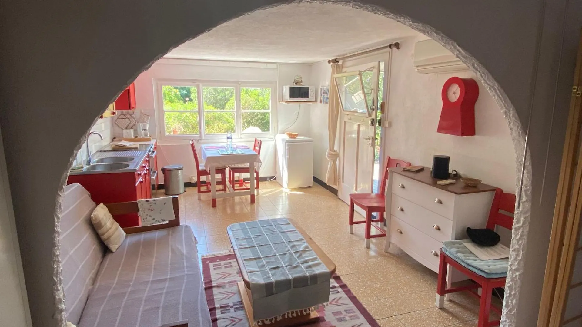 Appartement Les Oreades, studio le marin avec vue mer imprenable à Île du Levant 0*,  France