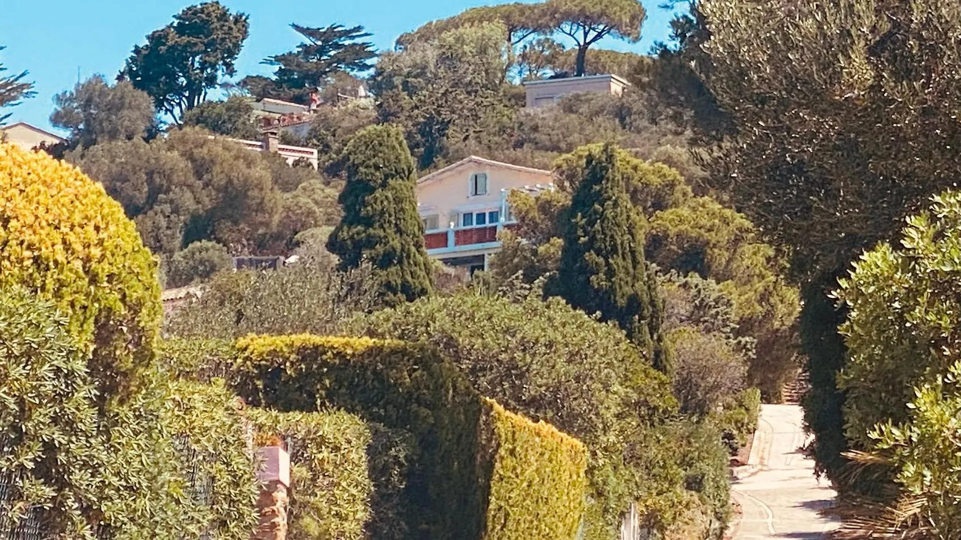 Appartement Les Oreades, studio le marin avec vue mer imprenable à Île du Levant